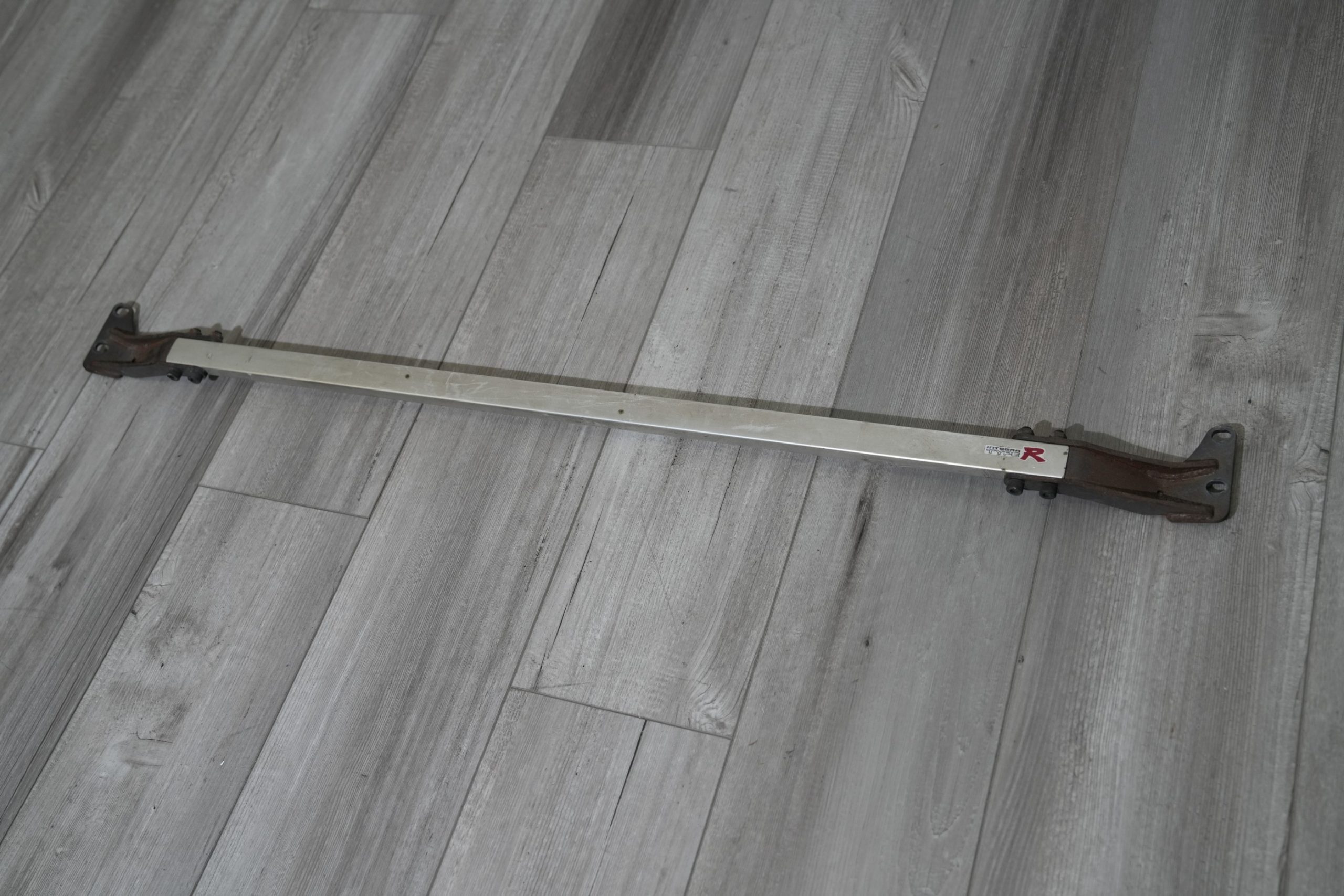 DC2 STRUT BAR-001