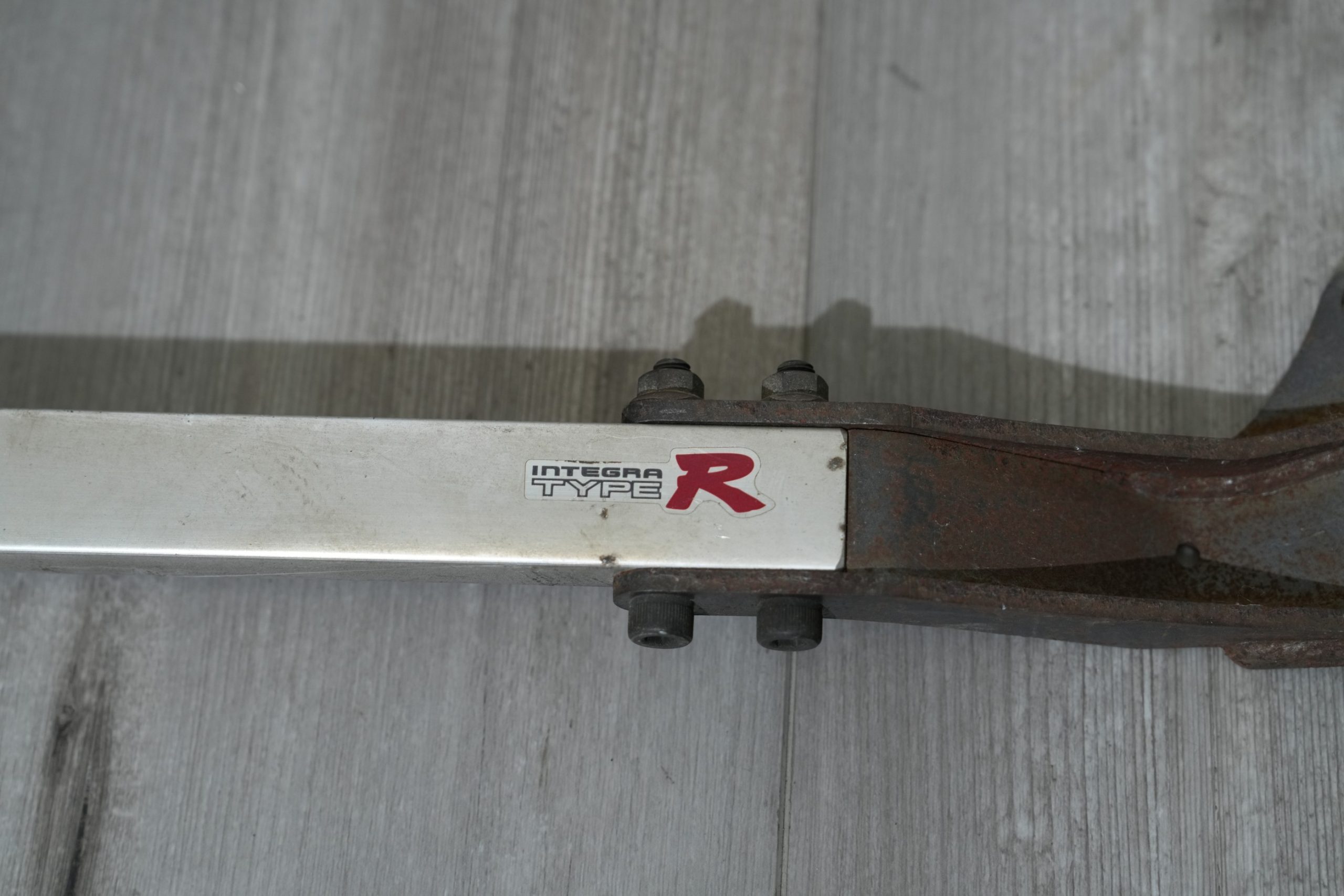 DC2 STRUT BAR-003