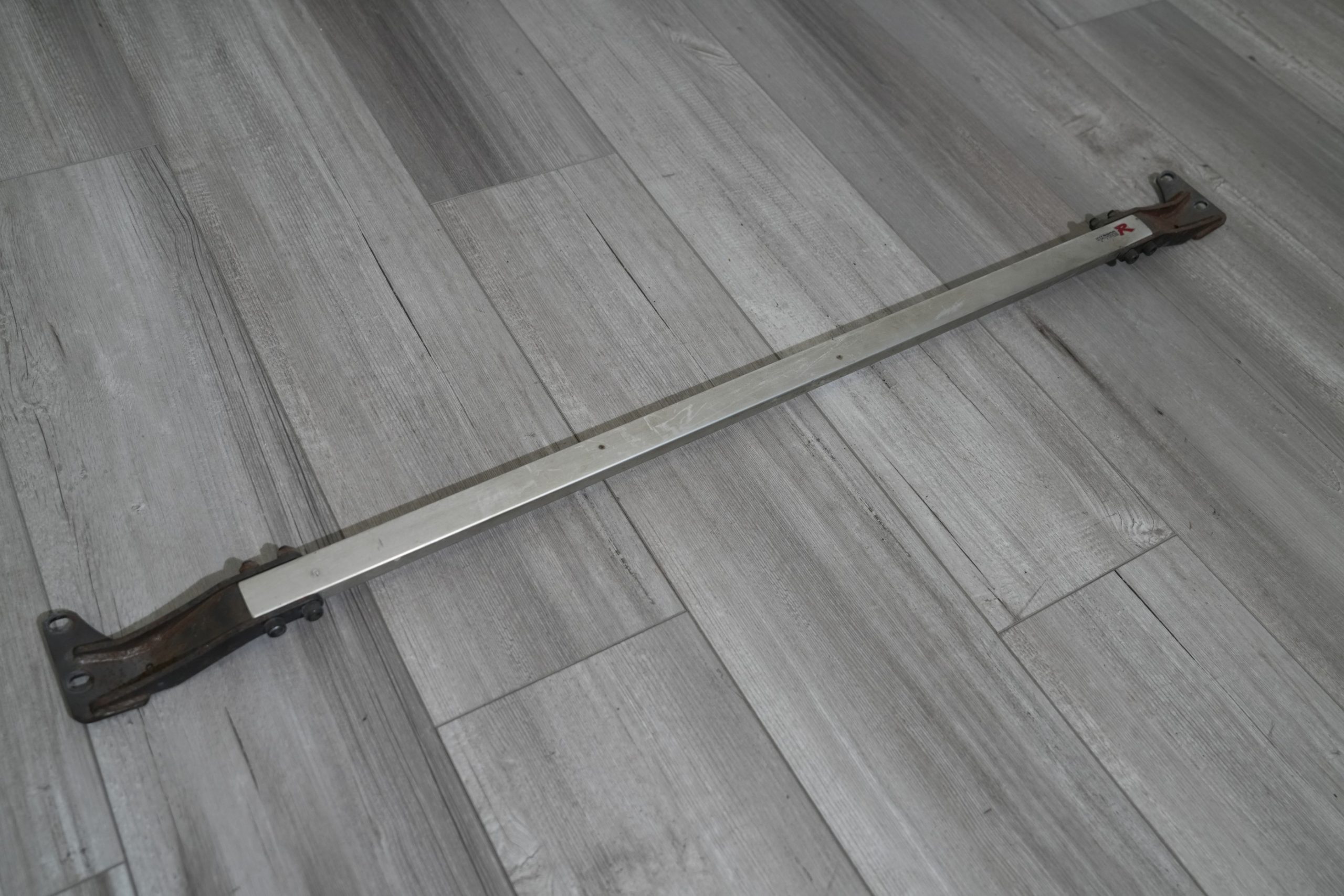 DC2 STRUT BAR-005