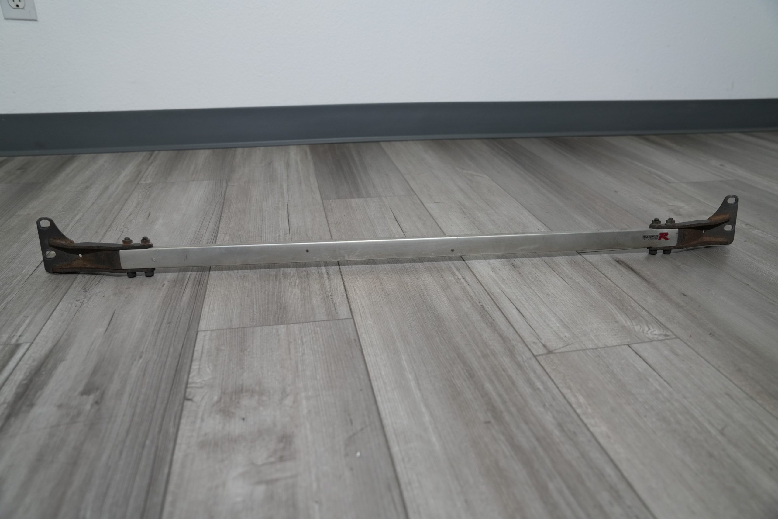 DC2 STRUT BAR-006