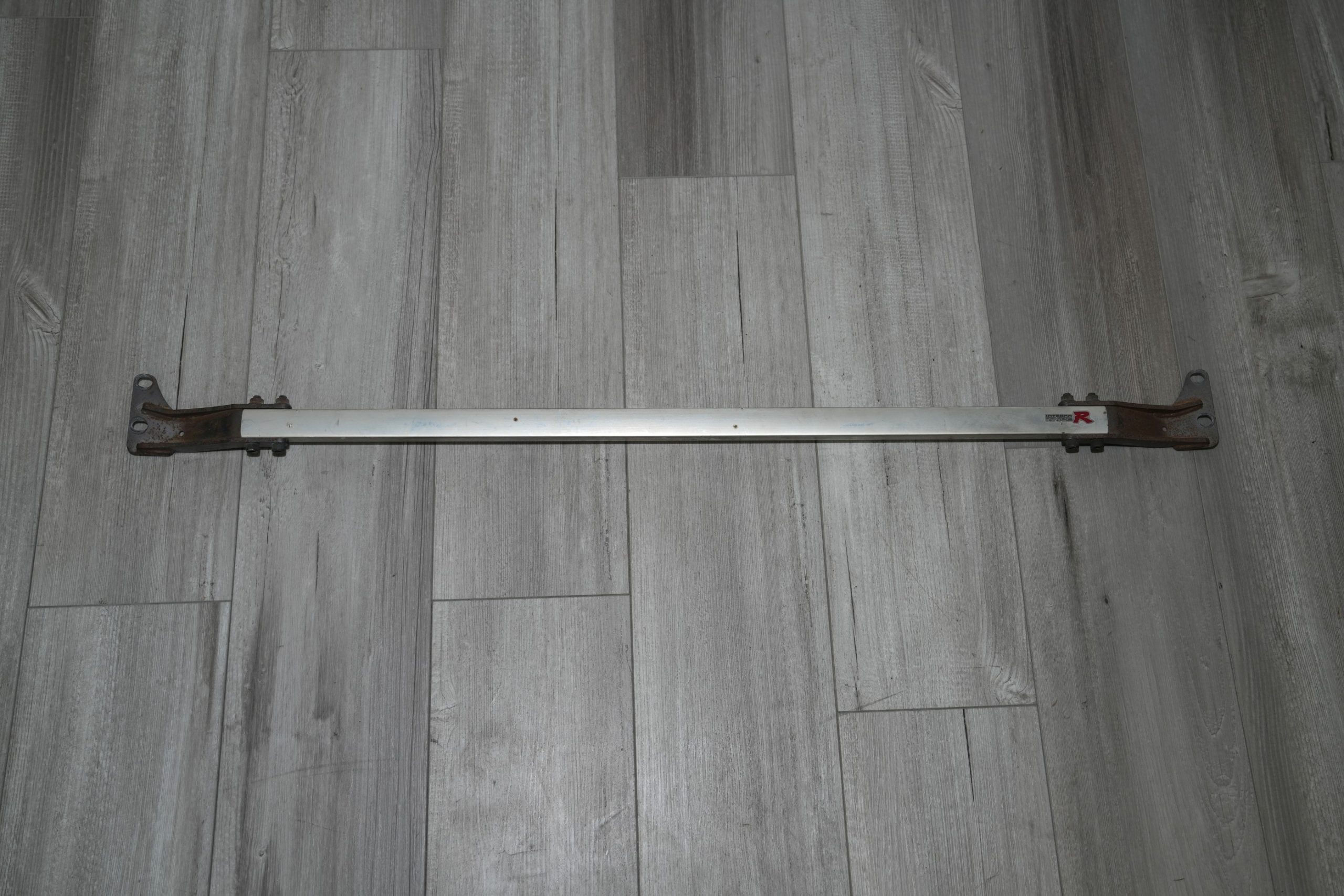 DC2 STRUT BAR-010
